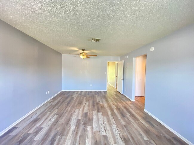 Foto del edificio - Newly listed 2 bedroom, 2 bathroom duplex ...