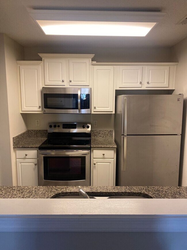 Foto del edificio - Harborview 2-Story Townhouse with Spacious Layout & Community Pool Access