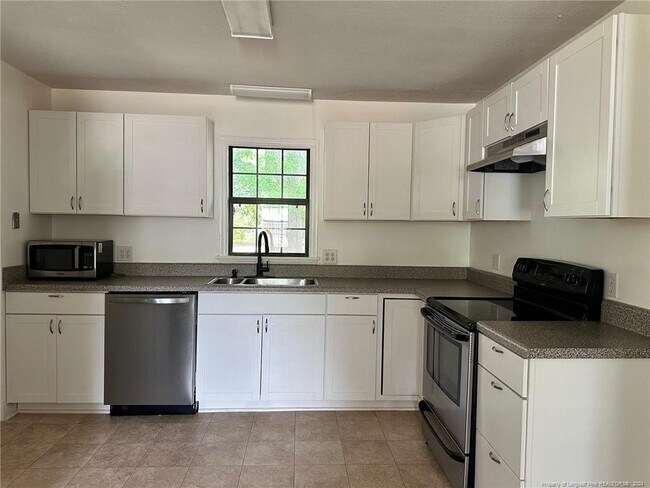 Building Photo - 4945 Redwood Dr
