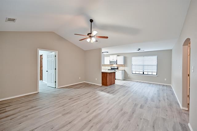 Foto del edificio - 9701 Forest Dr