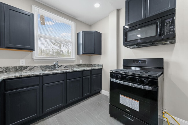 Building Photo - 13496 Hazelridge St