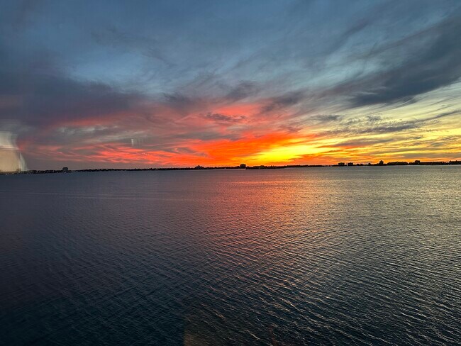 Foto del edificio - 5900 Shore Blvd S