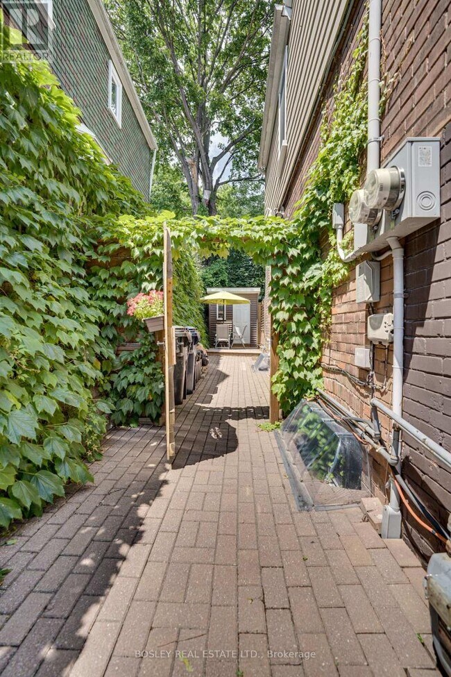 Photo du bâtiment - 176 Eastwood Rd