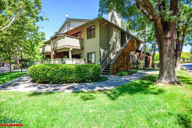 Building Photo - Beautiful Condo | Central A/C | Private Balcony