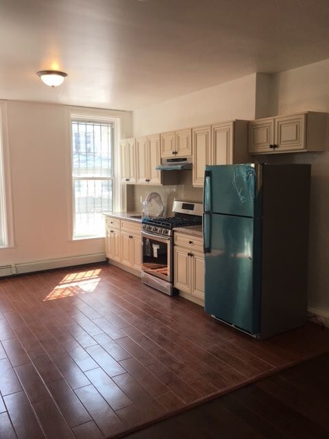 Primary Photo - 1315 Broadway