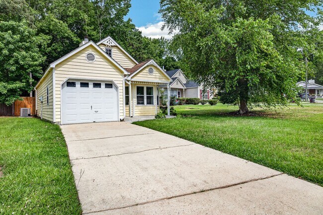 Foto del edificio - Charming 2Bed Near Piney Green & Camp Lejeune