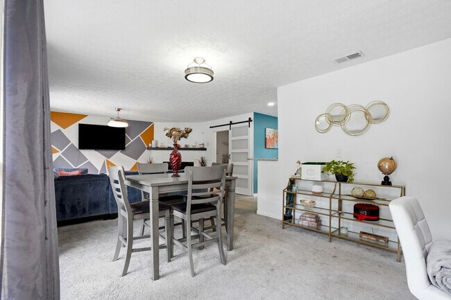 Foto del edificio - 405 King Arthur Ct