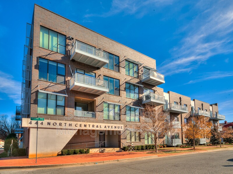 Building Photo - 444 N Central Ave
