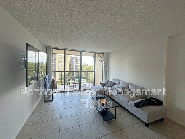 Foto del edificio - 20 Royal Palm Way