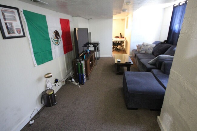 Building Photo - Chang Duplex