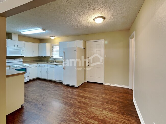 Foto del edificio - 105 S Winding Oaks Dr