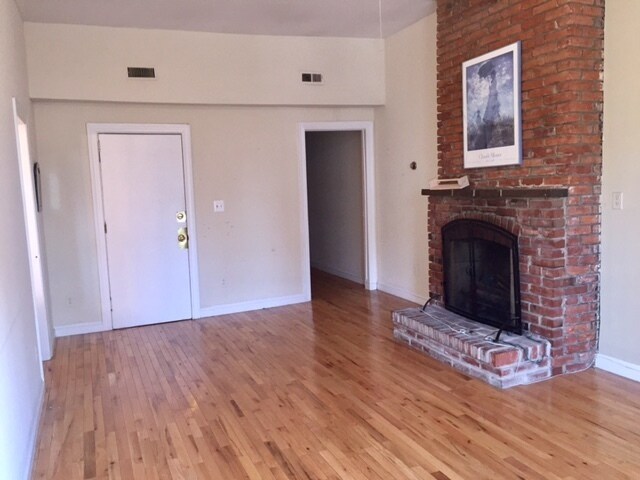 Building Photo - Shabbar-329 E St