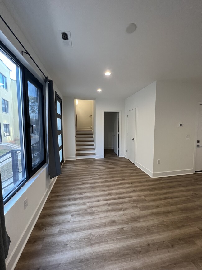 1st floor - 1118 Nova St