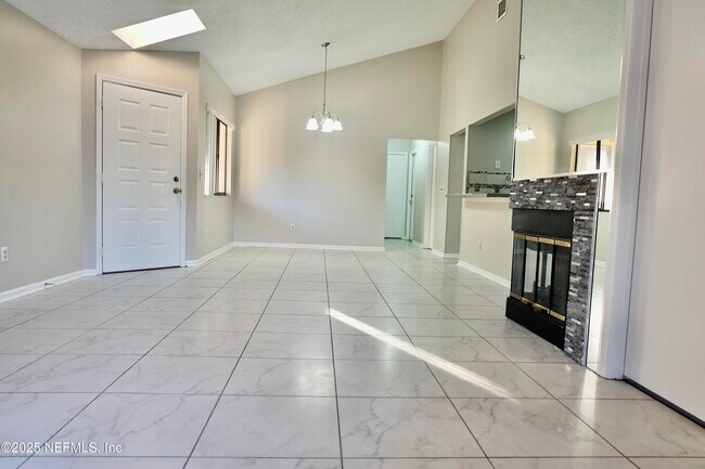 Foto del edificio - 9241 Arbolita Way