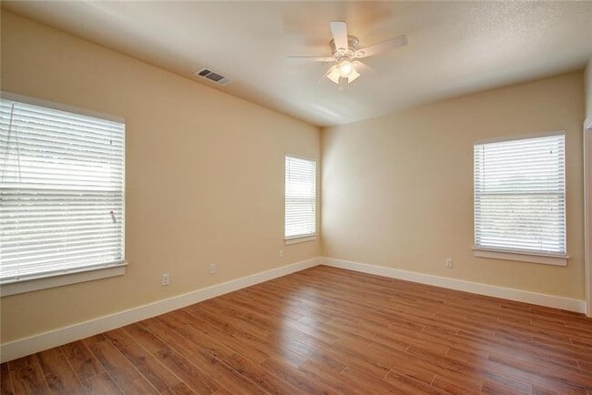 Building Photo - 602 Colt St