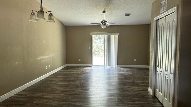 Building Photo - 9210 N Travis Dr