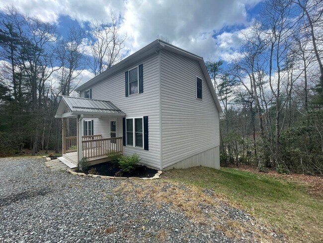 Foto del edificio - 350 Pinewood Cir