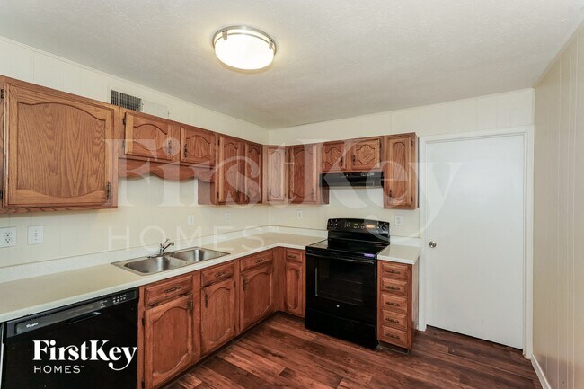 Foto del edificio - 4841 Trailwood Dr