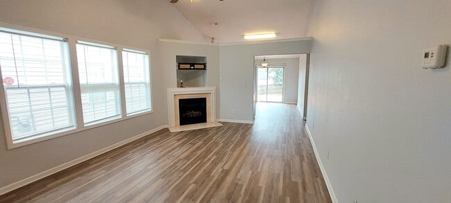 Foto del edificio - 13112 Planters Row Dr