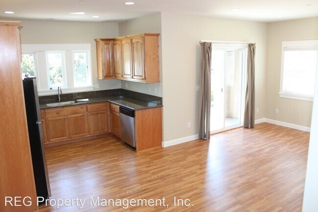 Building Photo - 4 br, 3 bath House - 247 N Chorro Street