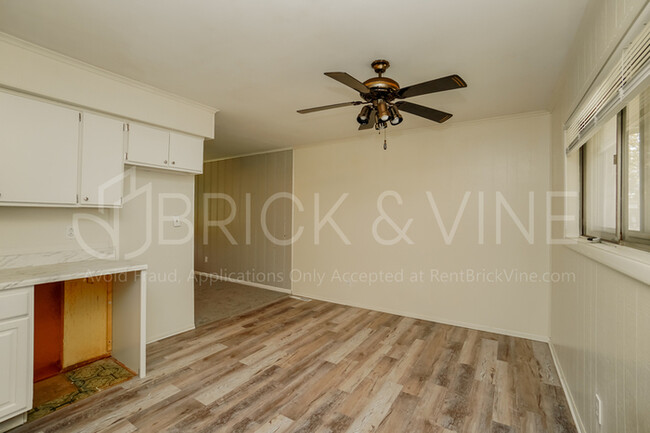 Building Photo - 1839 Argyle Dr