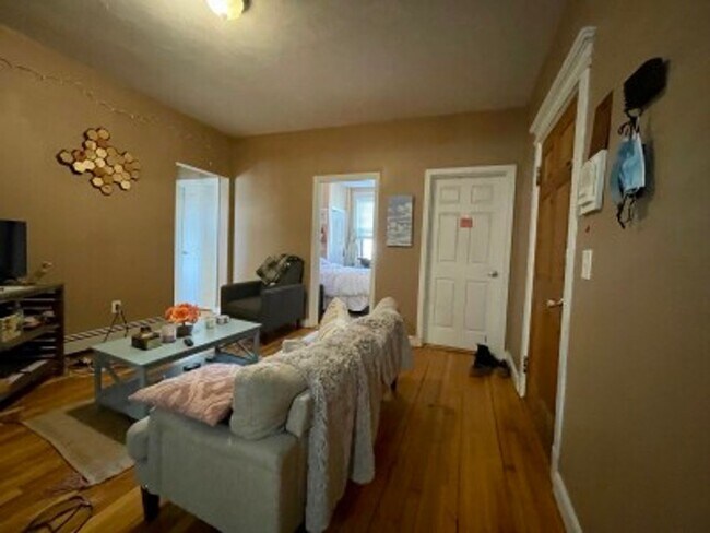 Building Photo - HOT 5 BED IN ALLSTON