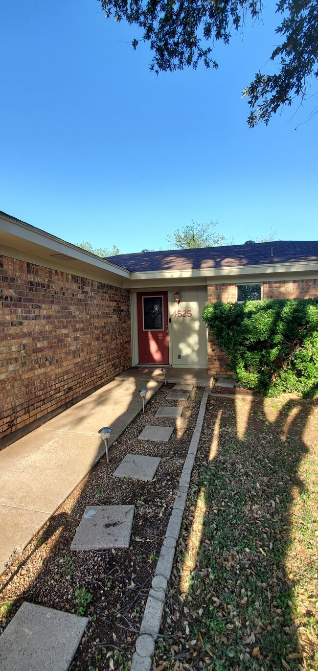 Front door - 4525 Sisk Rd