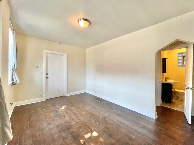 Foto del edificio - 3759 S Union Ave