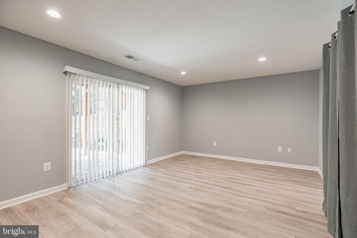 Foto principal - 9221 Lorton Valley Rd