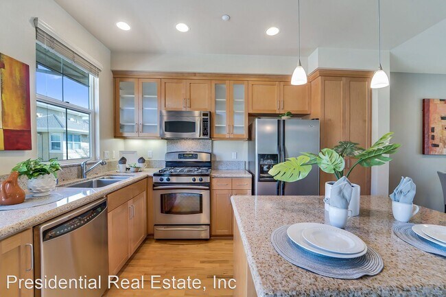 Building Photo - 2 br, 2.5 bath House - 566 N 7th St