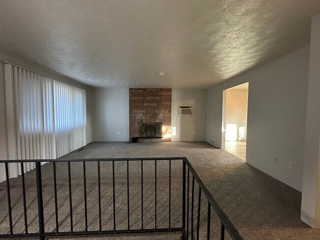 Foto del edificio - Newly Remodeled Northwest Area 4 Bedroom 2...