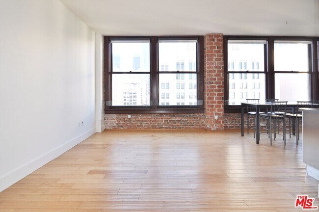 Foto del edificio - 460 S Spring St