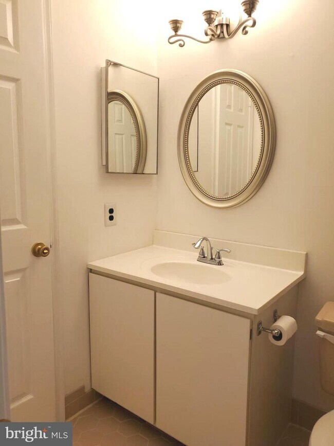 Foto del edificio - 1659B Trellis Cir