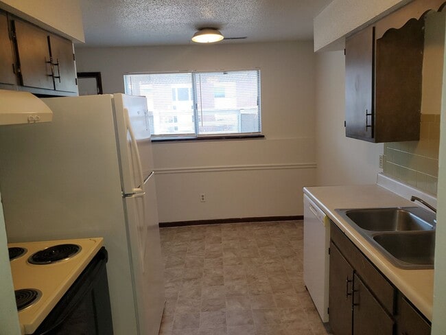 Building Photo - 920 W Texas Ave