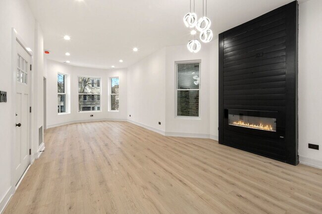 Building Photo - 7008 S King Dr