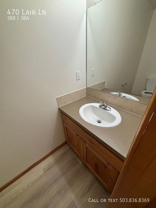Building Photo - 470 Lair Ln