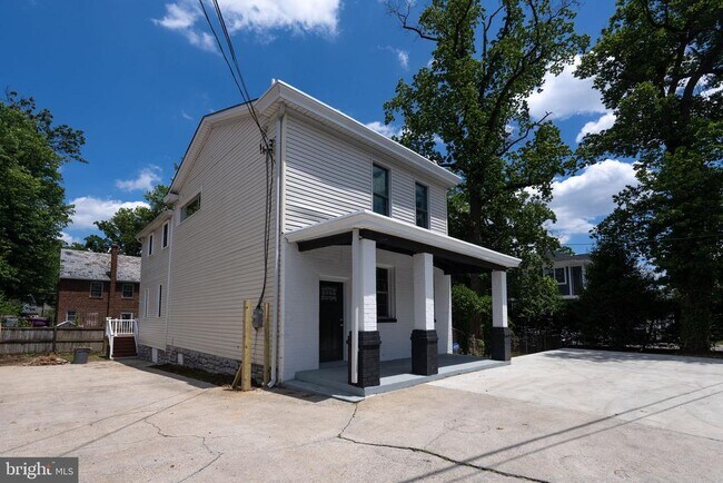 Building Photo - 827 Philadelphia Ave