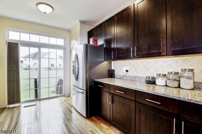 Foto del edificio - 4 Shadowlawn Dr