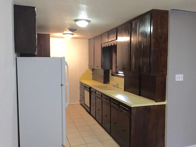 Building Photo - 1201 Wisteria Ave