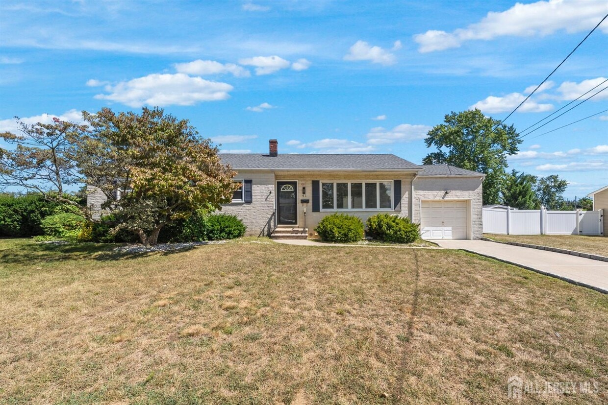 Primary Photo - 41 Herbert Ave