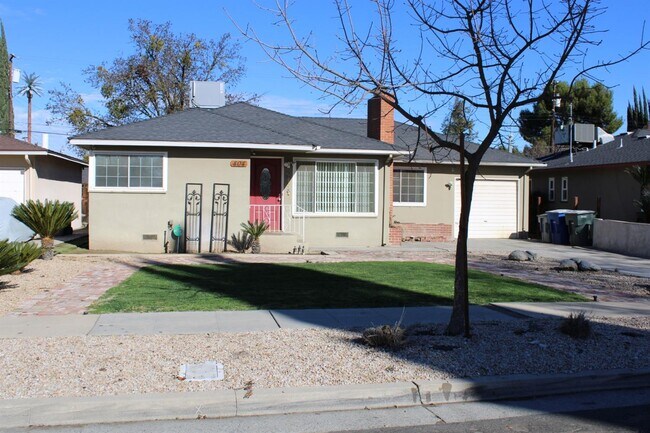 Building Photo - 404 W Robinson Ave