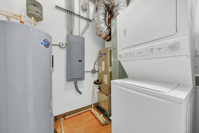 Building Photo - Hobbs Building