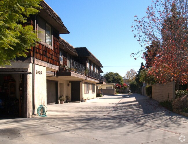 Building Photo - 2078 Garden Ln