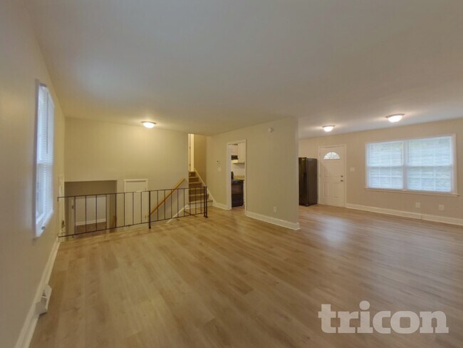 Foto del edificio - 6809 Cardigan Ave