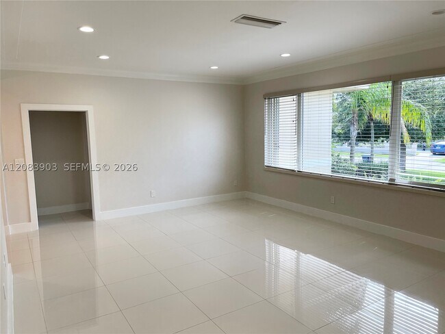 Foto del edificio - 4555 Jefferson Ave