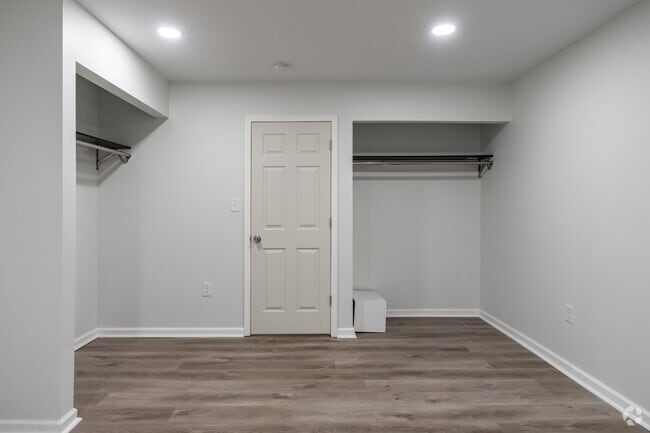 1BR, 1BA - 750SF - Bedroom - Dorchester Arms