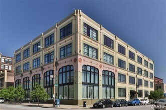 Building Photo - 2201 Locust St