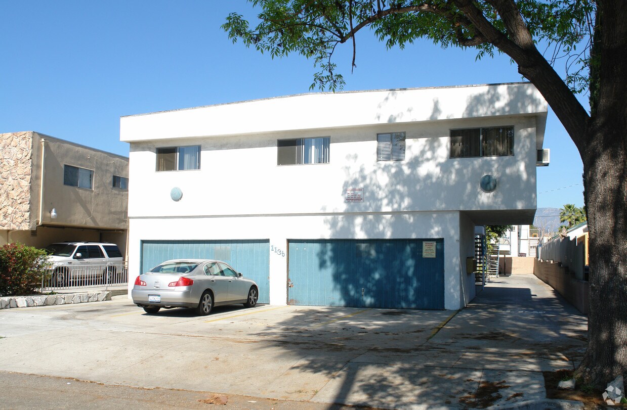 Building Photo - 1135 E Elk Ave