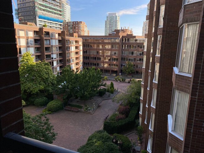 Photo du bâtiment - 950 Drake St