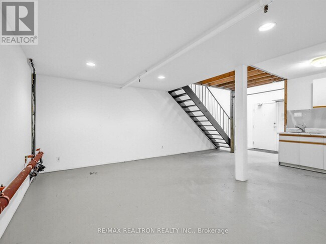 Photo du bâtiment - 221 Sterling Rd